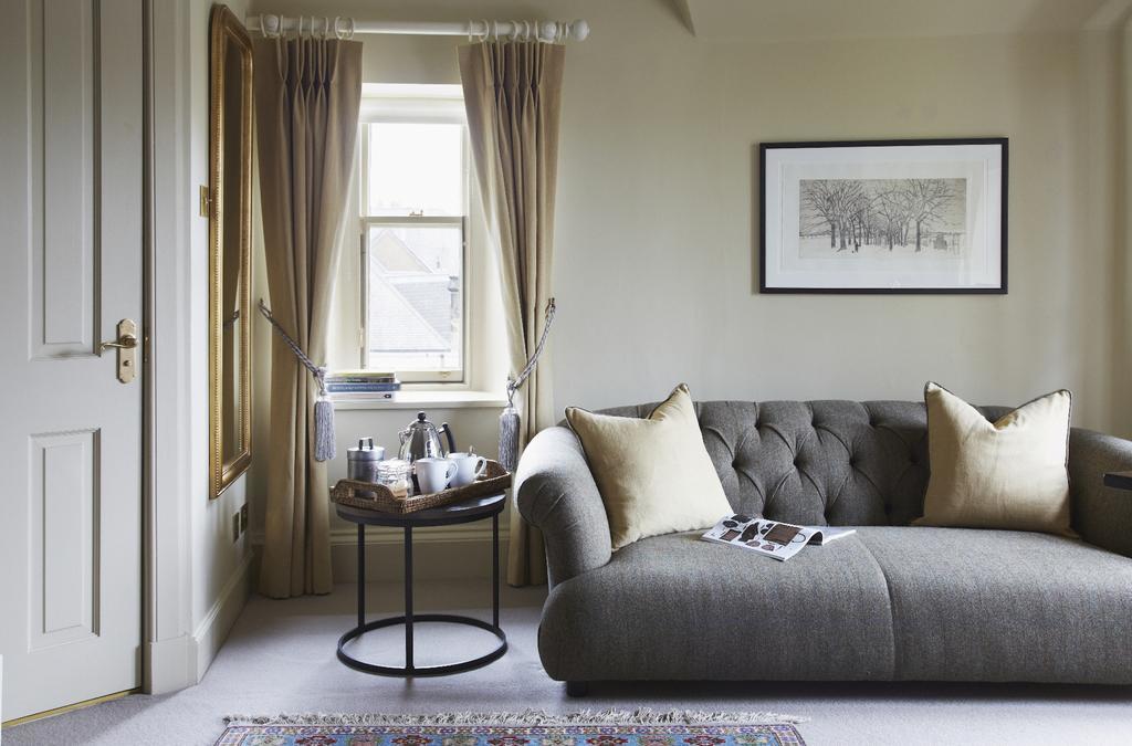 The Roseate Edinburgh - Small Luxury Hotels Of The World Bagian luar foto A room at The Ivy Hotel