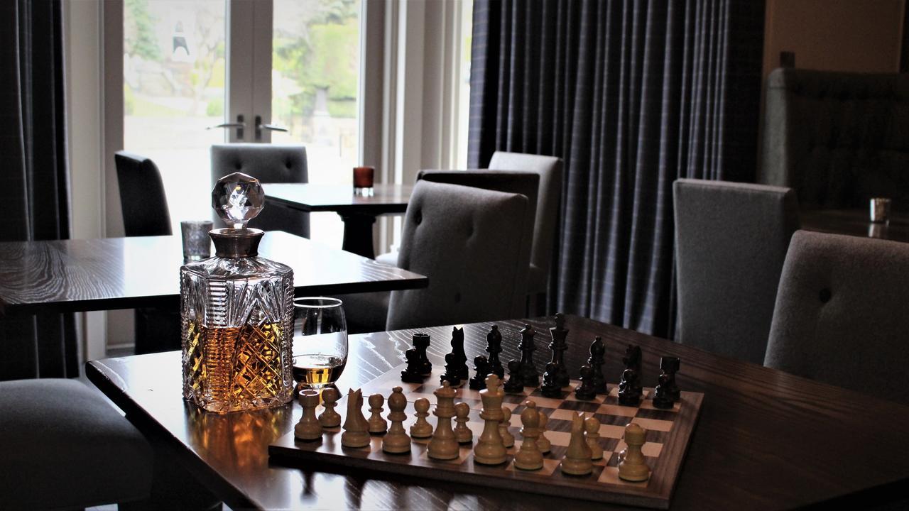 The Roseate Edinburgh - Small Luxury Hotels Of The World Bagian luar foto A chess set