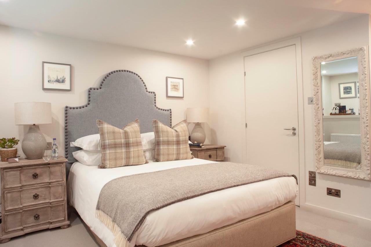 The Roseate Edinburgh - Small Luxury Hotels Of The World Bagian luar foto A bedroom at The Swan