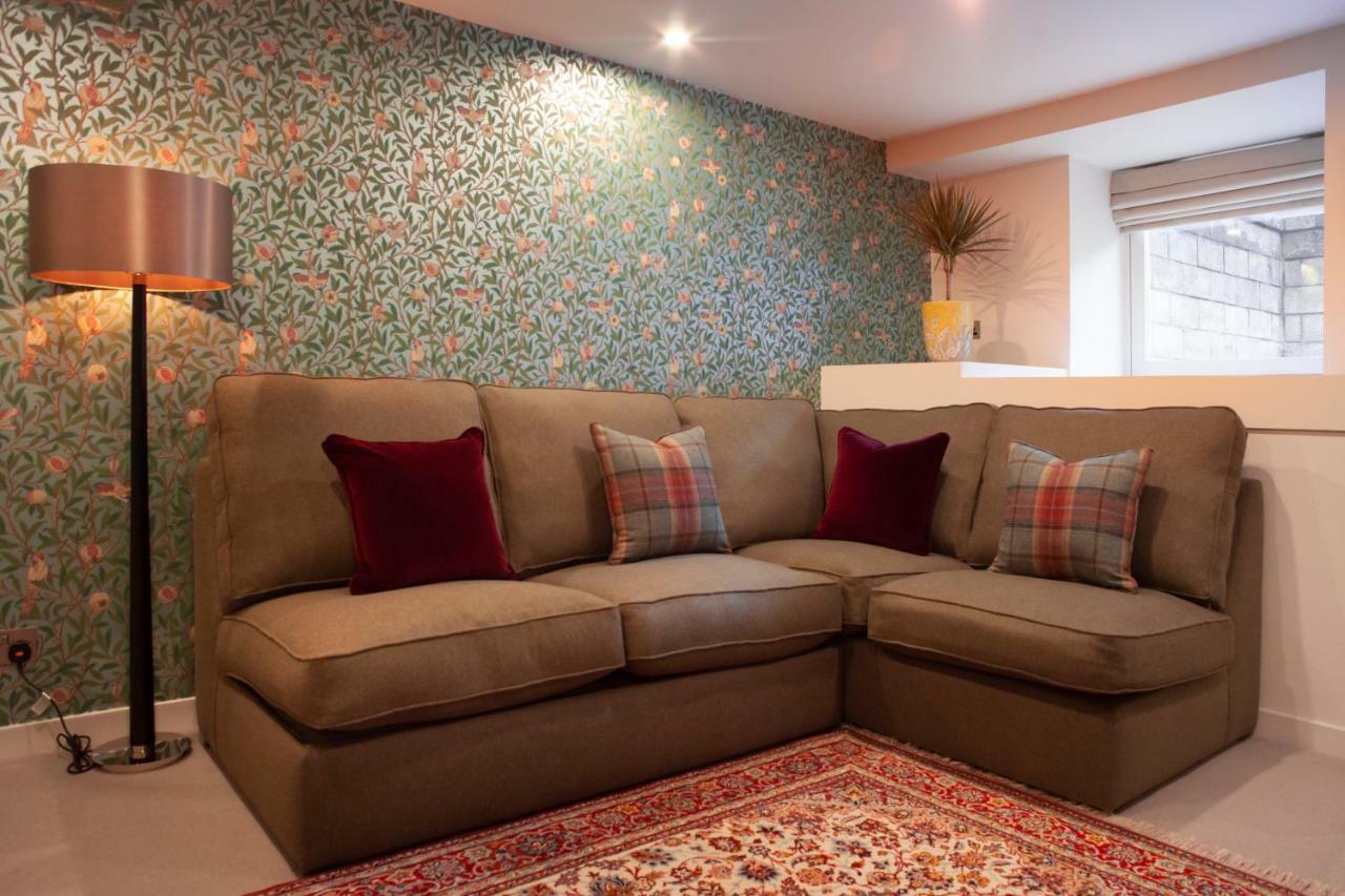 The Roseate Edinburgh - Small Luxury Hotels Of The World Bagian luar foto A sofa
