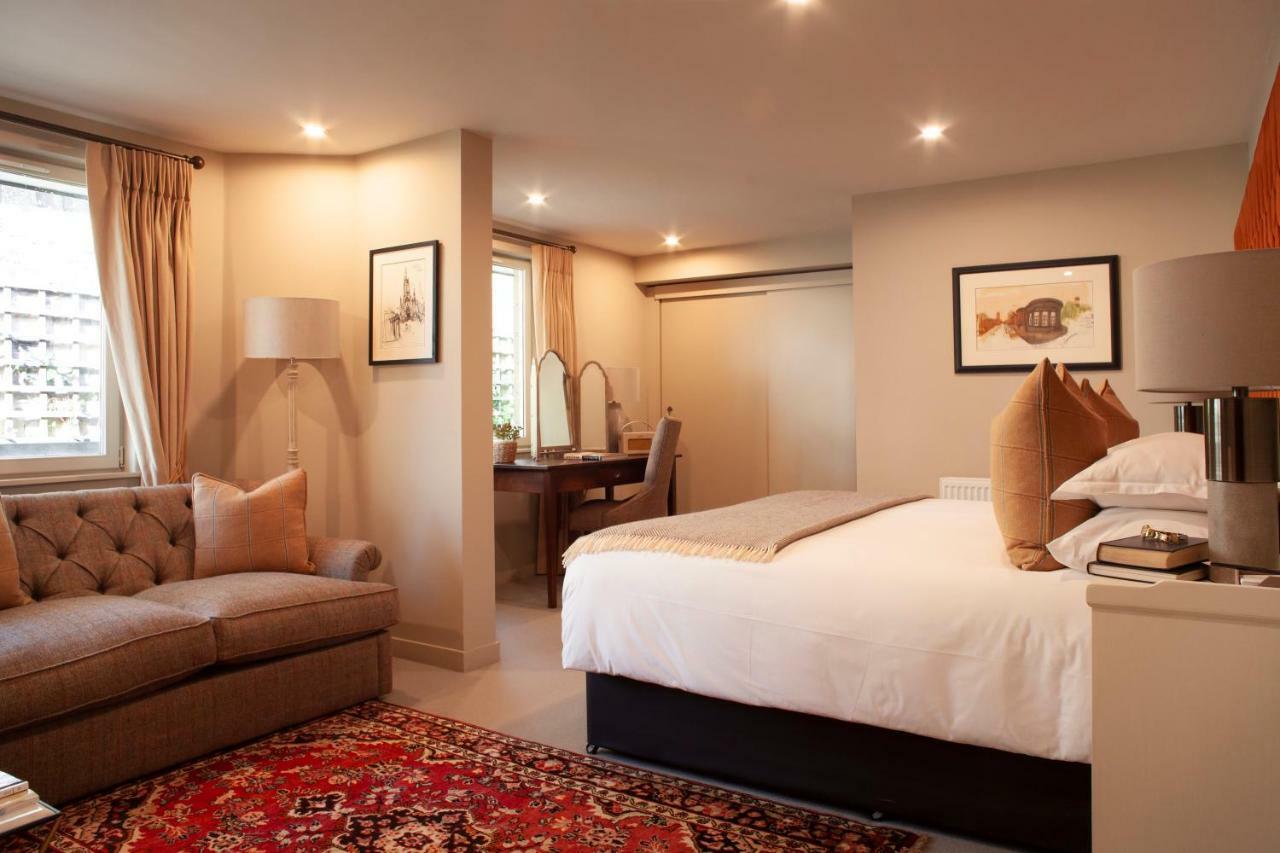 The Roseate Edinburgh - Small Luxury Hotels Of The World Bagian luar foto A suite at the hotel