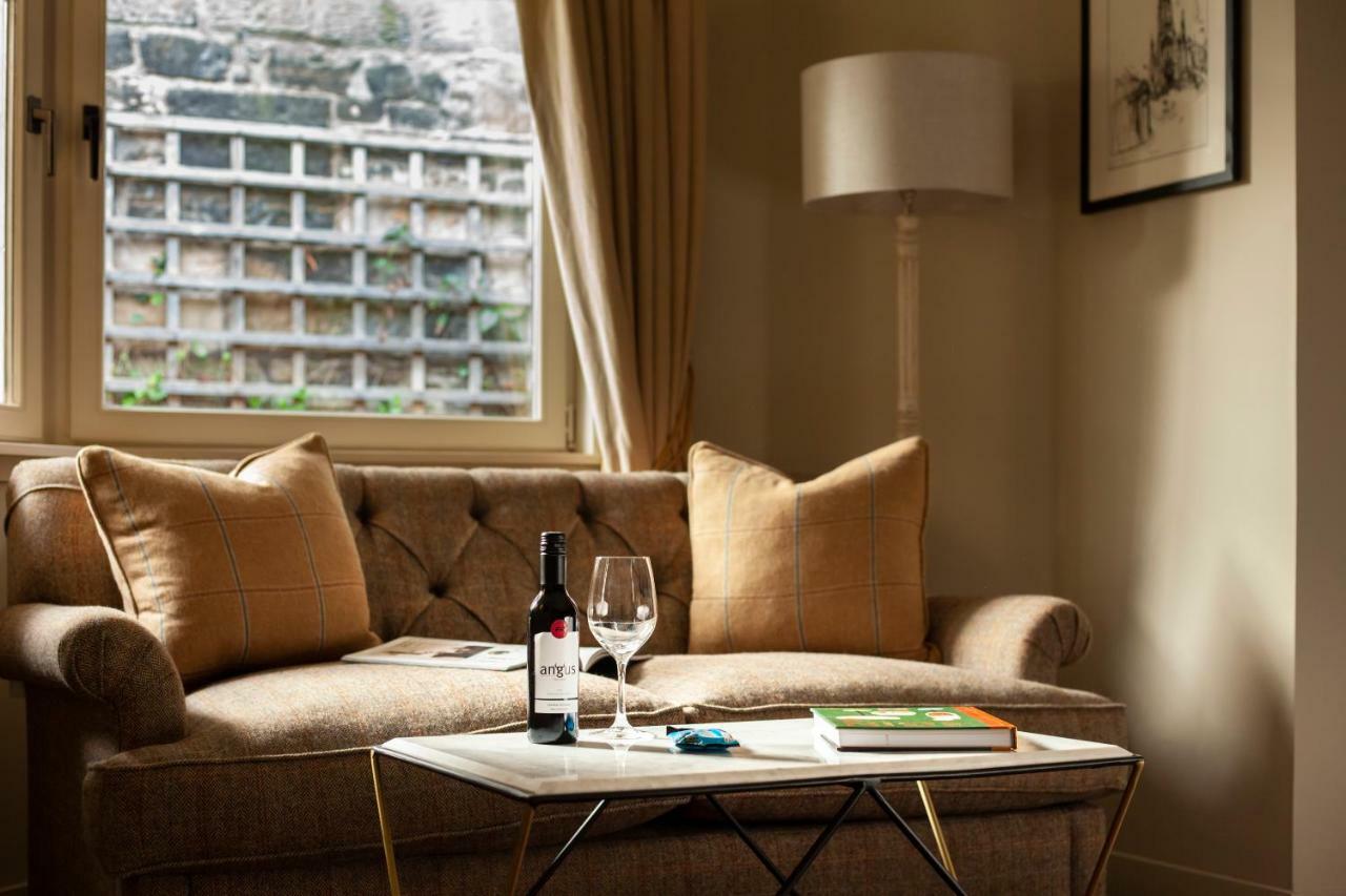 The Roseate Edinburgh - Small Luxury Hotels Of The World Bagian luar foto A living room at the hotel
