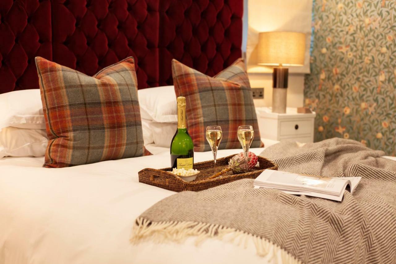The Roseate Edinburgh - Small Luxury Hotels Of The World Bagian luar foto A bedroom at The Old Inn