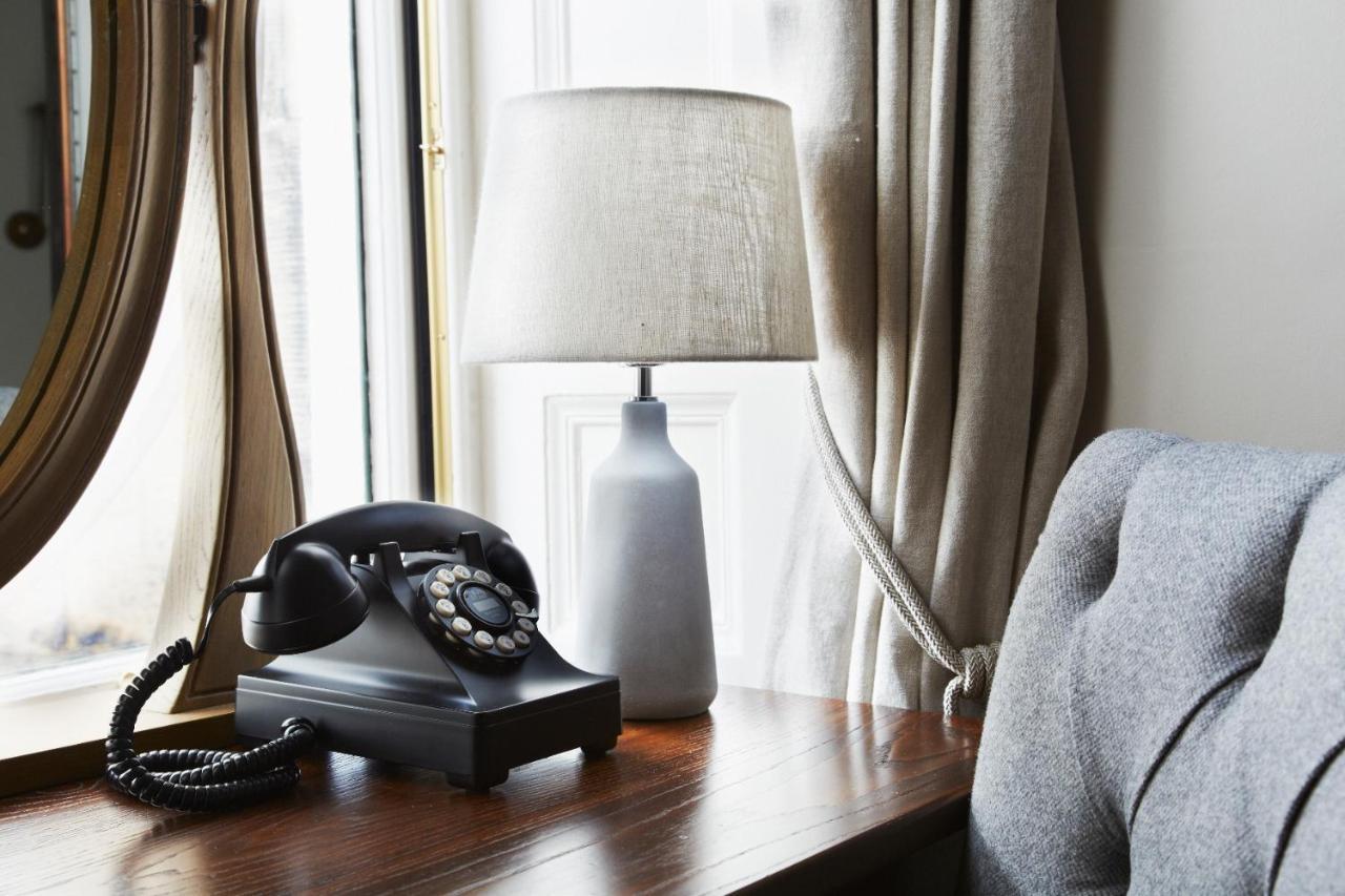 The Roseate Edinburgh - Small Luxury Hotels Of The World Bagian luar foto A telephone with a rotary dial